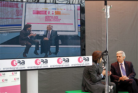 Francisco Ros estrenando el escenario virtual