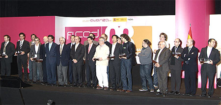 Los 16 galardonados con el Premio FICOD 2008 junto a Miguel Sebastián, Francisco Ros y Sebastián Muriel